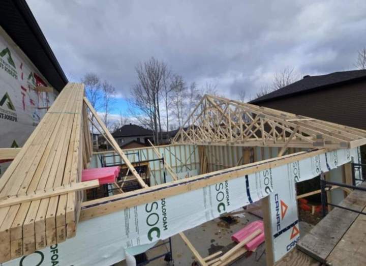 <p>Fabrication de fermes de toit, Saint-Georges-de-Beauce</p>
